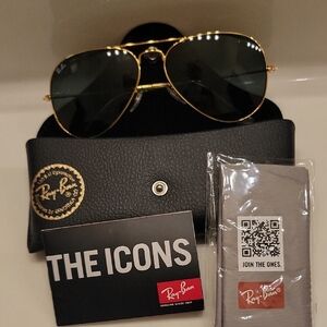 Ray-Ban Classic Gold Aviators with Black Case NWOT